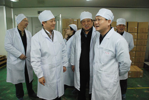 國家藥監(jiān)局領(lǐng)導(dǎo)視察仁和集團(tuán)